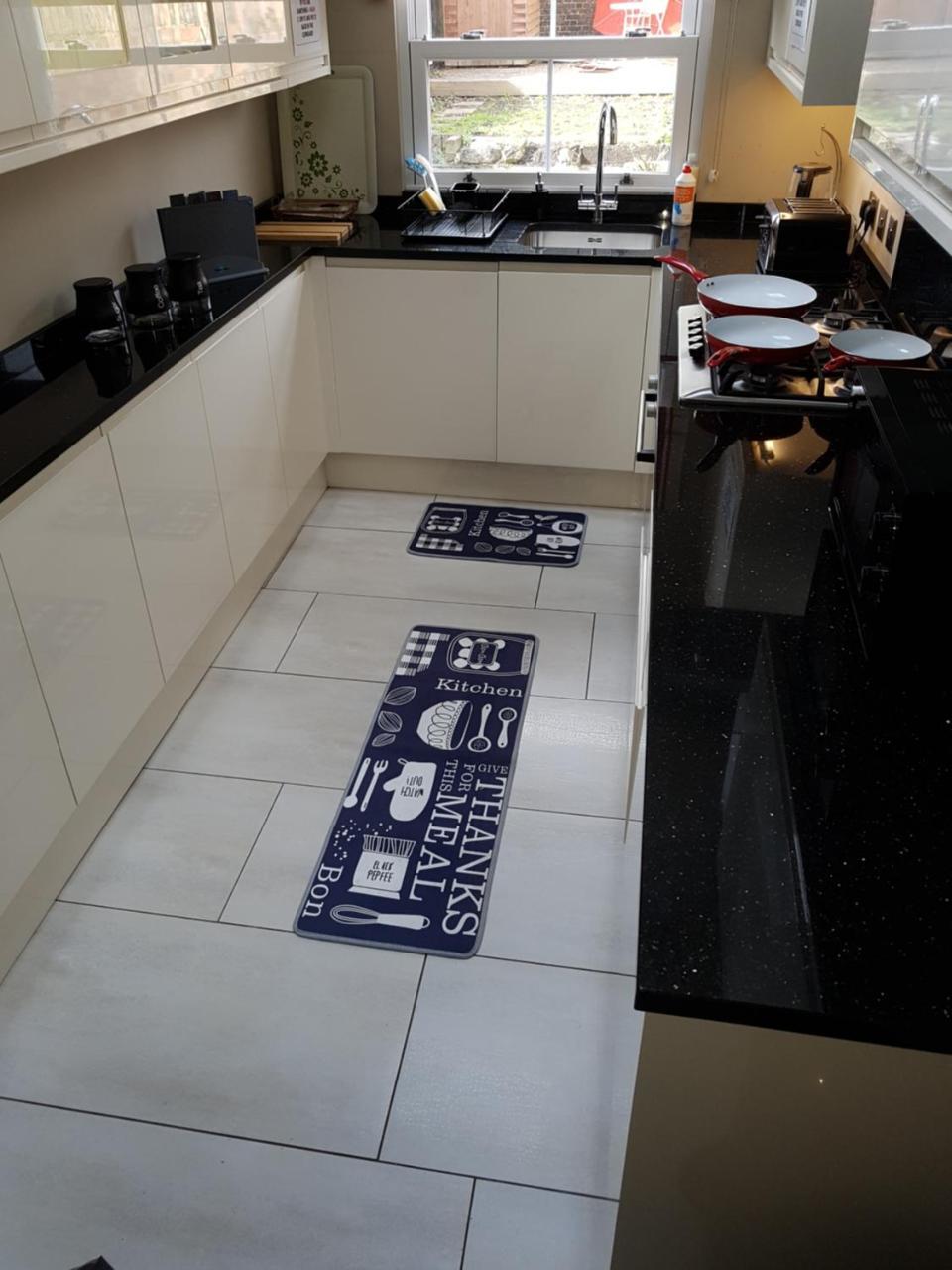 Апартаменты Slough Centre Townhouse With Driveway Parking For Up To Two Cars Экстерьер фото